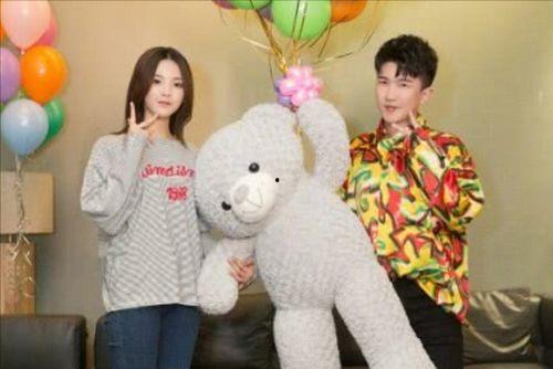 娱乐圈吃瓜兔子,揭秘“吃瓜兔子”背后的八卦风云